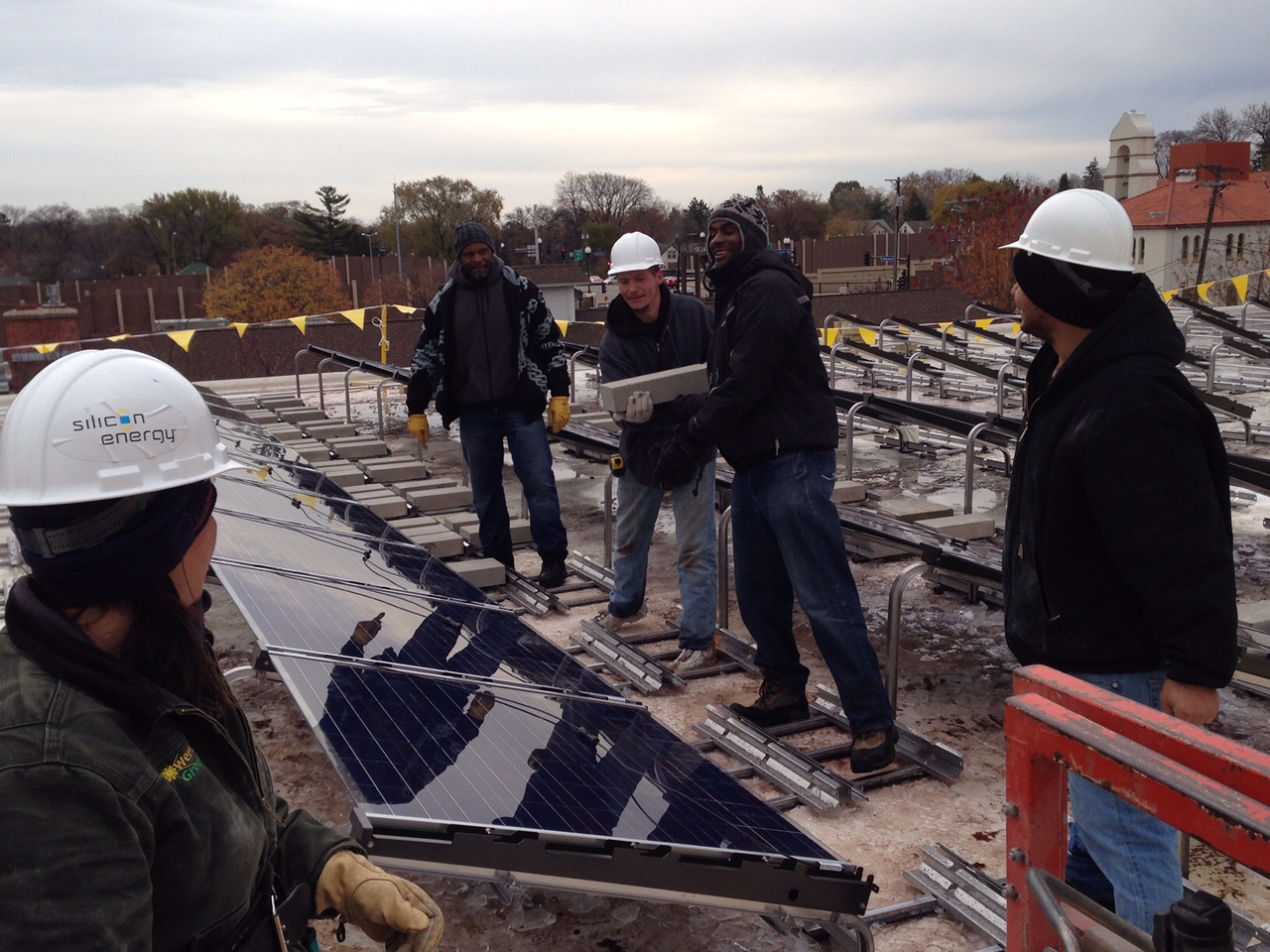 Community Powered Solar | Low-Income Solar Policy Guide